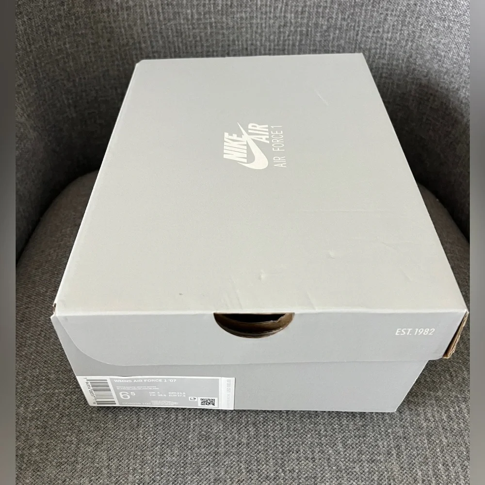 Nike Air Force 1 - Picture 2 of 6